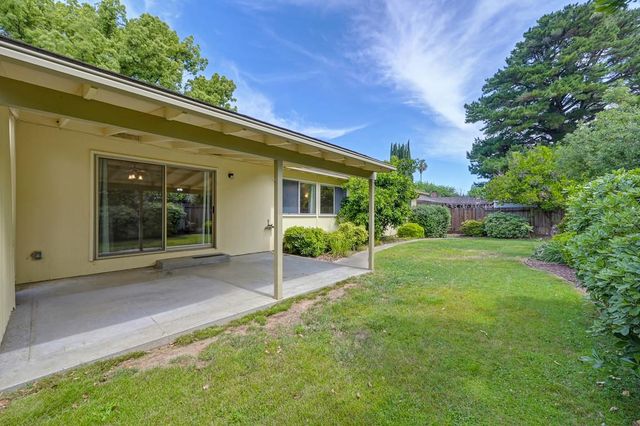 950 Trestle Glen Way, Sacramento, CA 95831