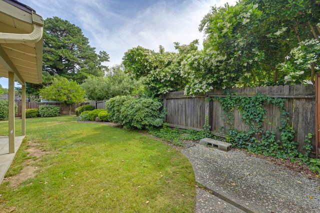 950 Trestle Glen Way, Sacramento, CA 95831