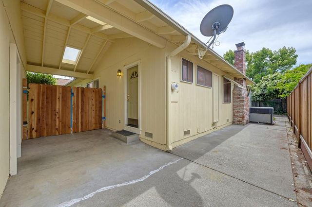 950 Trestle Glen Way, Sacramento, CA 95831