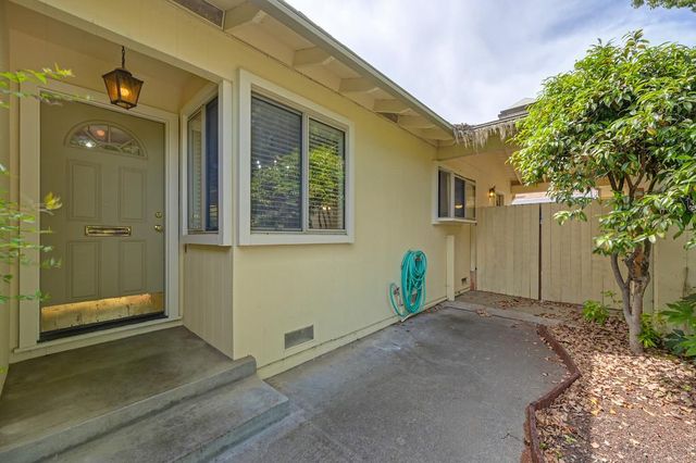 950 Trestle Glen Way, Sacramento, CA 95831