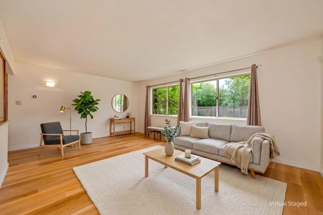 950 Trestle Glen Way, Sacramento, CA 95831