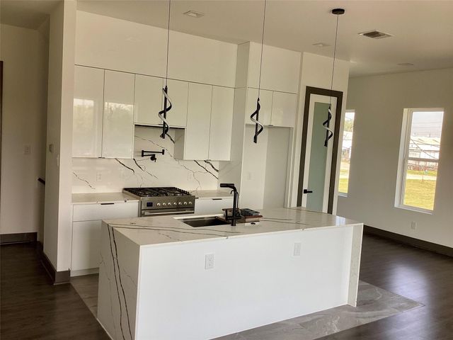 3114 Clay Street, Houston, TX 77003