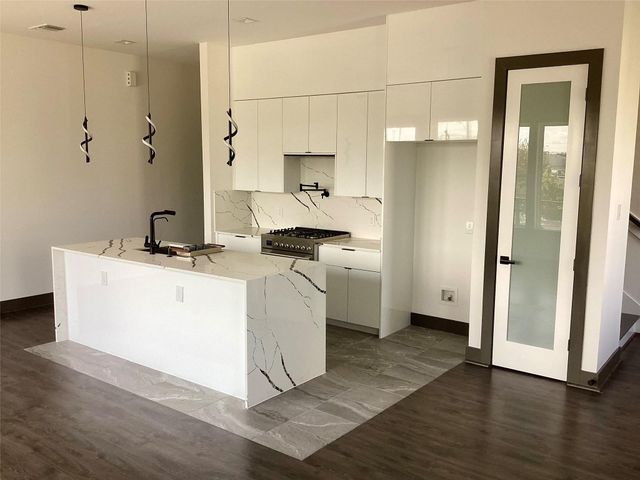 3114 Clay Street, Houston, TX 77003