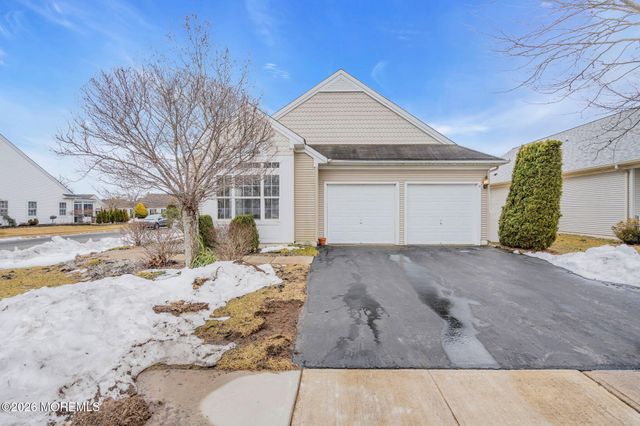 2 Chambord Court, Manchester, NJ 08759