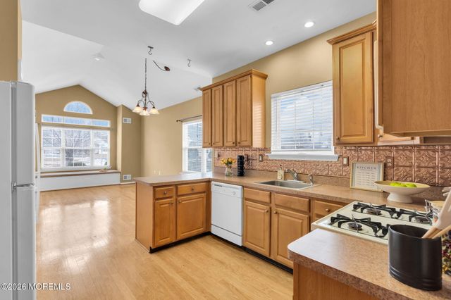 2 Chambord Court, Manchester, NJ 08759