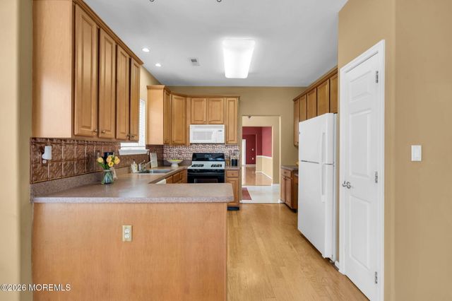 2 Chambord Court, Manchester, NJ 08759