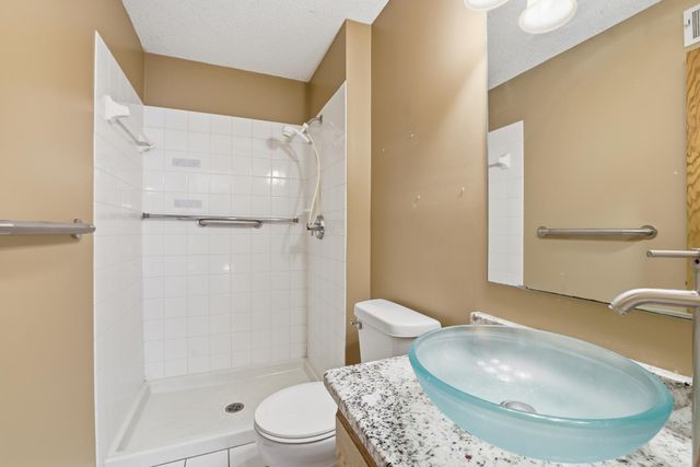 3880 Minnesota Lane N, Plymouth, MN 55446