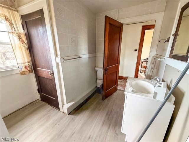 2233 Glenwood Avenue, Youngstown, OH 44511