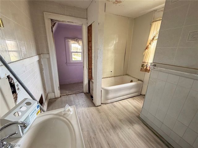 2233 Glenwood Avenue, Youngstown, OH 44511