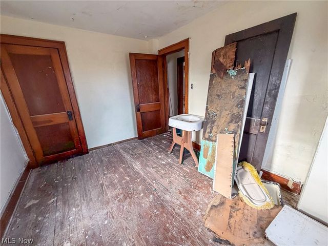 2233 Glenwood Avenue, Youngstown, OH 44511