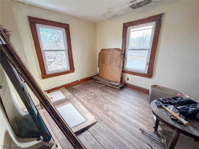 2233 Glenwood Avenue, Youngstown, OH 44511