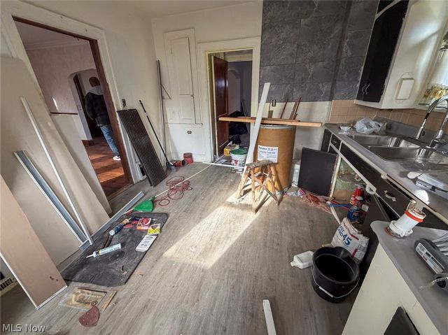 2233 Glenwood Avenue, Youngstown, OH 44511