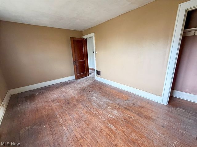 2233 Glenwood Avenue, Youngstown, OH 44511