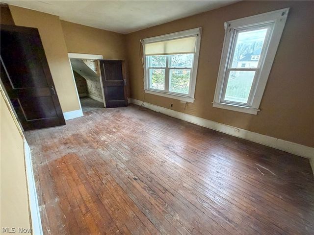 2233 Glenwood Avenue, Youngstown, OH 44511