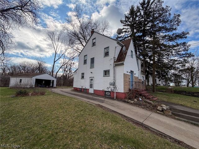 2233 Glenwood Avenue, Youngstown, OH 44511