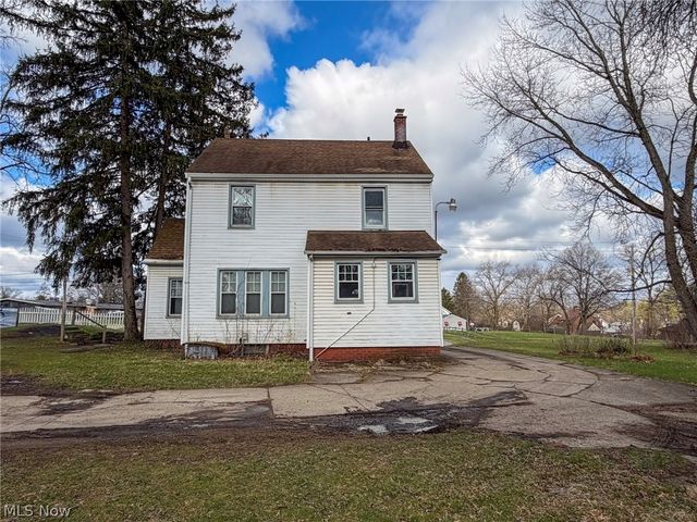 2233 Glenwood Avenue, Youngstown, OH 44511