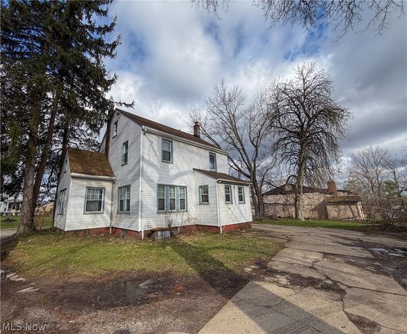 2233 Glenwood Avenue, Youngstown, OH 44511