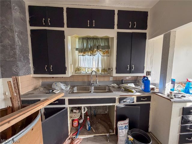 2233 Glenwood Avenue, Youngstown, OH 44511