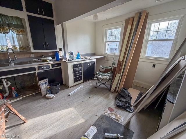 2233 Glenwood Avenue, Youngstown, OH 44511