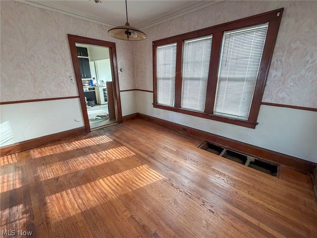 2233 Glenwood Avenue, Youngstown, OH 44511