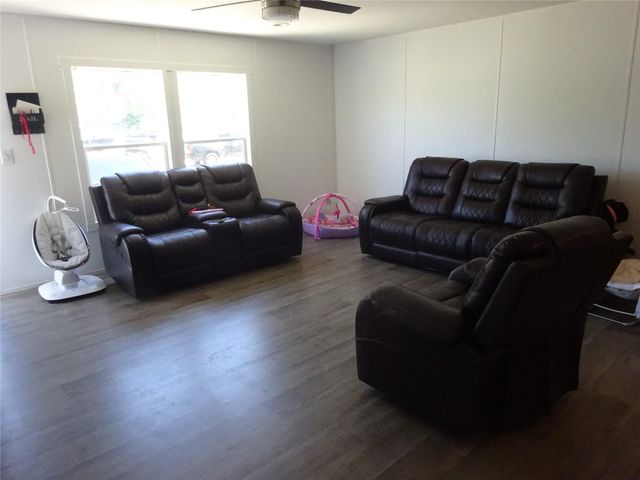 1183 Road 5263, Cleveland, TX 77327