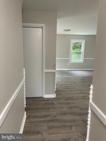 35 HONEYSUCKLE DR, Newark, DE 19702