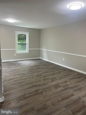 35 HONEYSUCKLE DR, Newark, DE 19702