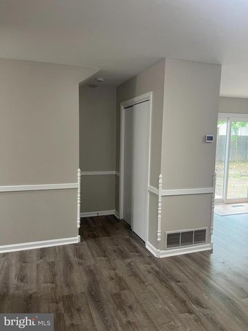 35 HONEYSUCKLE DR, Newark, DE 19702