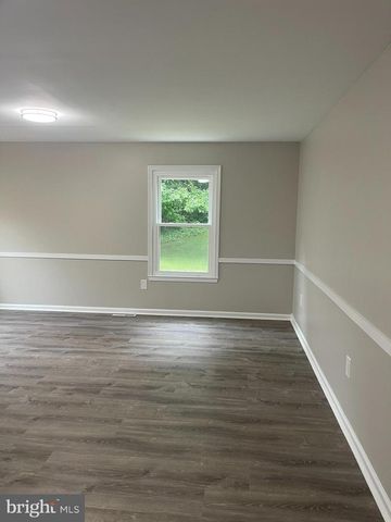 35 HONEYSUCKLE DR, Newark, DE 19702