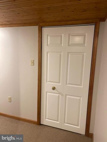 35 HONEYSUCKLE DR, Newark, DE 19702