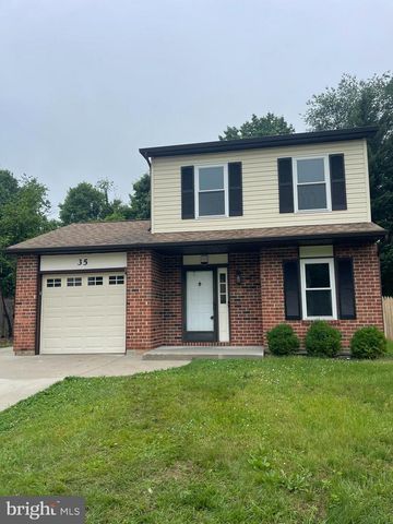 35 HONEYSUCKLE DR, Newark, DE 19702