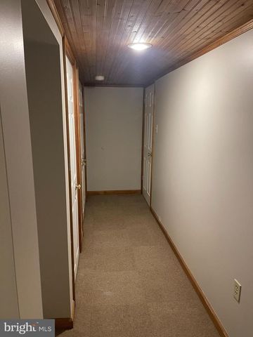 35 HONEYSUCKLE DR, Newark, DE 19702