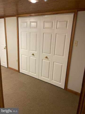 35 HONEYSUCKLE DR, Newark, DE 19702