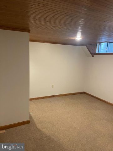 35 HONEYSUCKLE DR, Newark, DE 19702