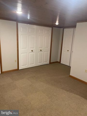35 HONEYSUCKLE DR, Newark, DE 19702