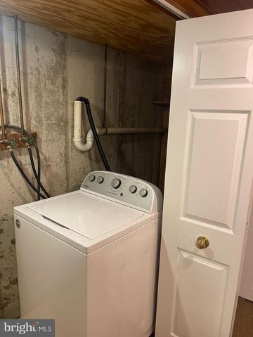 35 HONEYSUCKLE DR, Newark, DE 19702