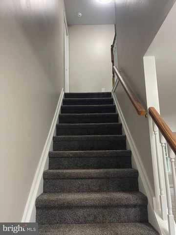 35 HONEYSUCKLE DR, Newark, DE 19702