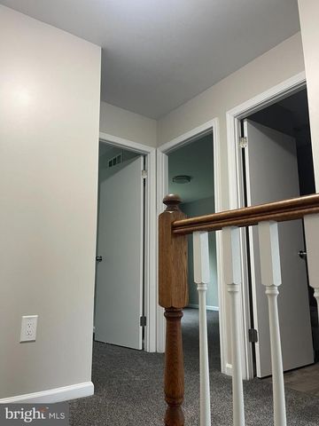 35 HONEYSUCKLE DR, Newark, DE 19702