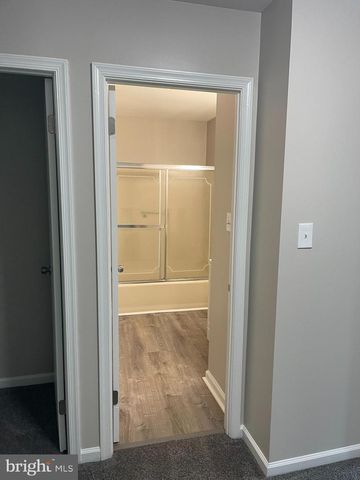 35 HONEYSUCKLE DR, Newark, DE 19702