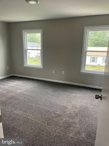 35 HONEYSUCKLE DR, Newark, DE 19702