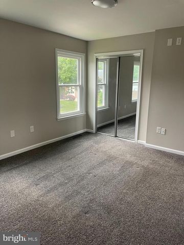 35 HONEYSUCKLE DR, Newark, DE 19702