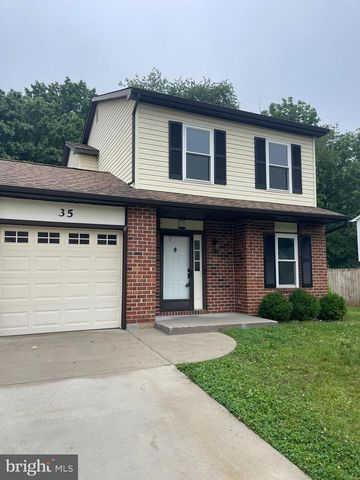35 HONEYSUCKLE DR, Newark, DE 19702