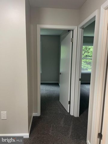 35 HONEYSUCKLE DR, Newark, DE 19702