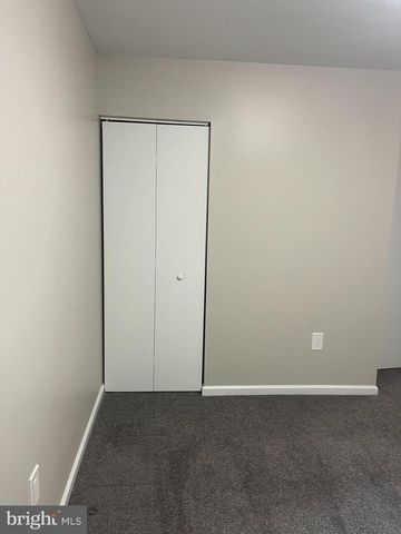35 HONEYSUCKLE DR, Newark, DE 19702