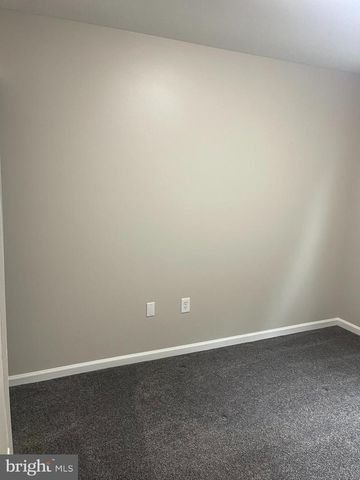 35 HONEYSUCKLE DR, Newark, DE 19702