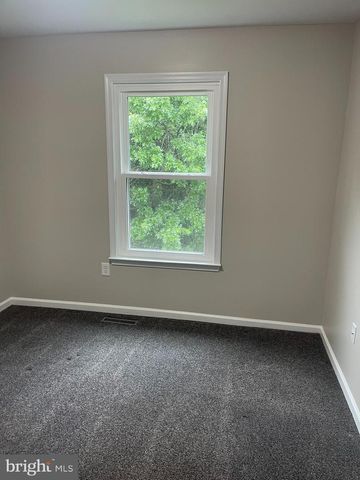 35 HONEYSUCKLE DR, Newark, DE 19702
