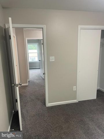 35 HONEYSUCKLE DR, Newark, DE 19702