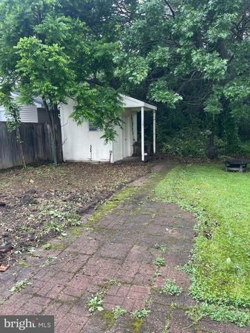 35 HONEYSUCKLE DR, Newark, DE 19702