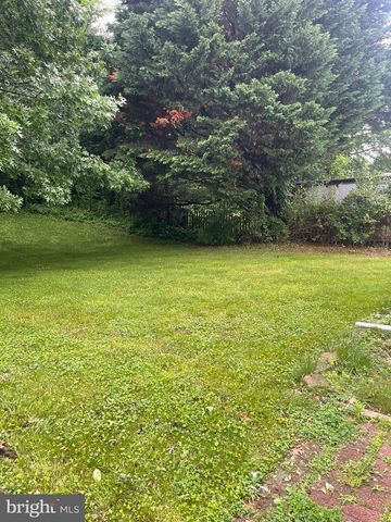 35 HONEYSUCKLE DR, Newark, DE 19702