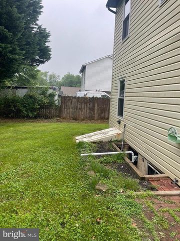 35 HONEYSUCKLE DR, Newark, DE 19702
